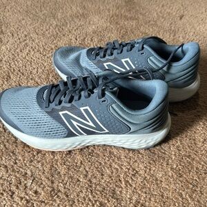 New balance comfort tennis shoes